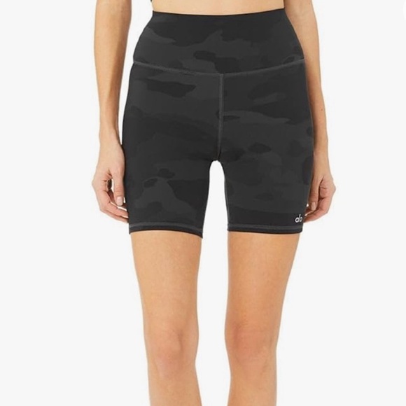 ALO Yoga Pants - Alo yoga biker shorts